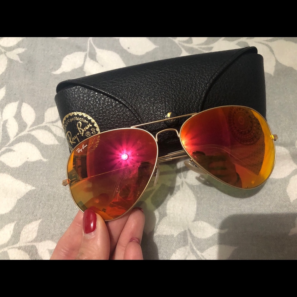 LIKE NEW WITHOUT TAGS!! Ray Ban Sunglasses🌞🌞🌞